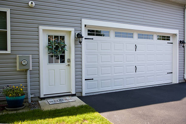 24/7 Emergency Garage Door Panel Replacement experts in Buckingham, FL